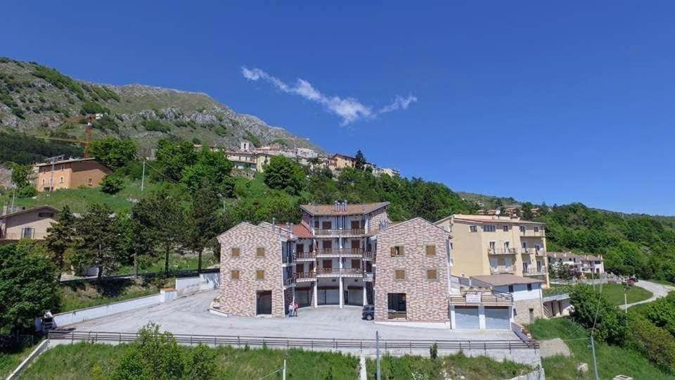 Apartamento Attico E Super Attico Panoramico Rocca di Cambio Exterior foto